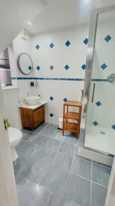Amazing Location - City Of London- 2 Bedroom Stunning Canal View House With Private Garden,Parking & Balcony Exterior foto